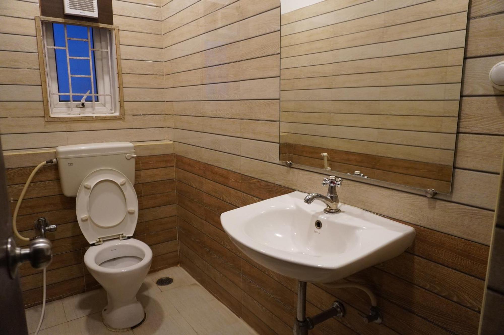 Khaleej Residency Near U S Embassy Hotel Chennai Exterior photo